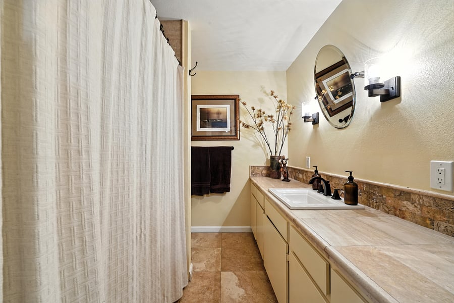 Full bath off of living room