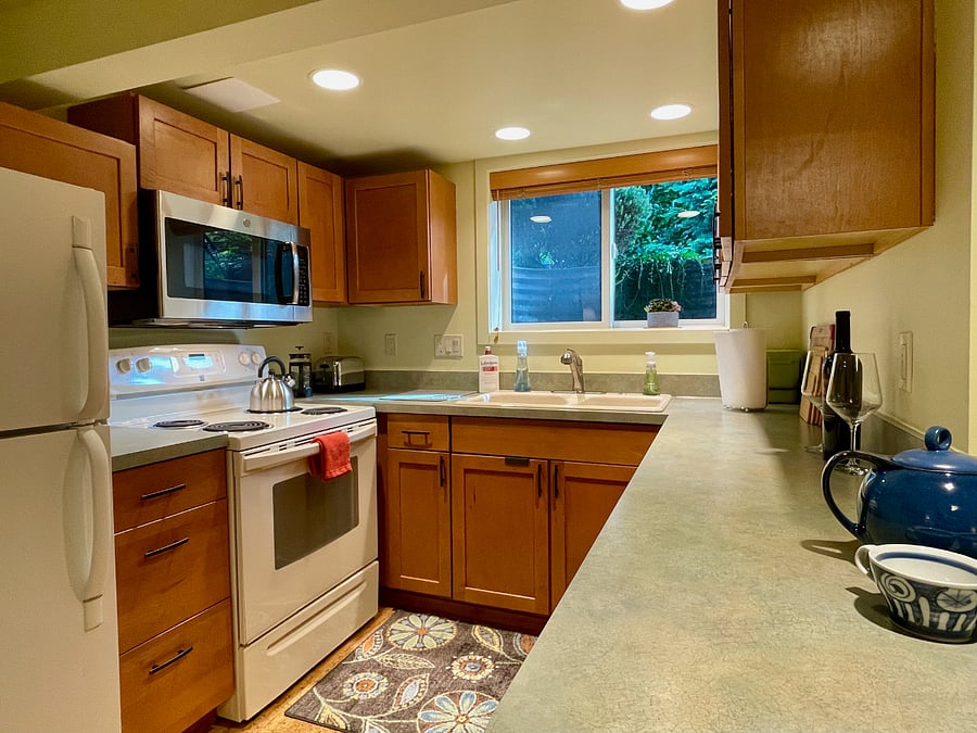 Full kitchen
