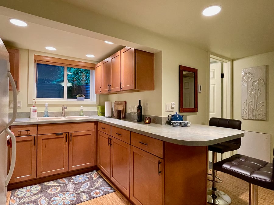 Full kitchen with eating counter