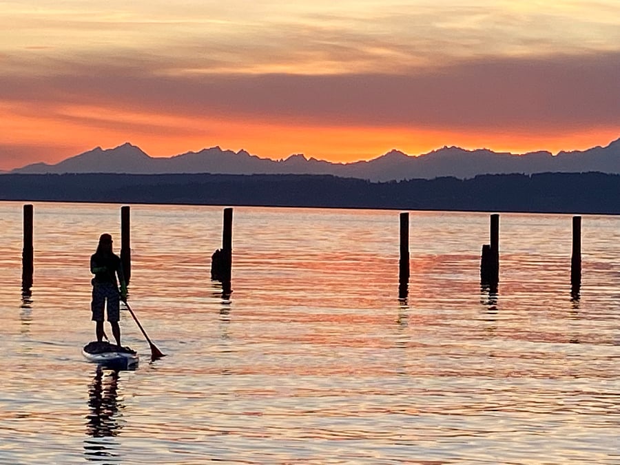 Stand up paddleboarding in Shilshole Bay