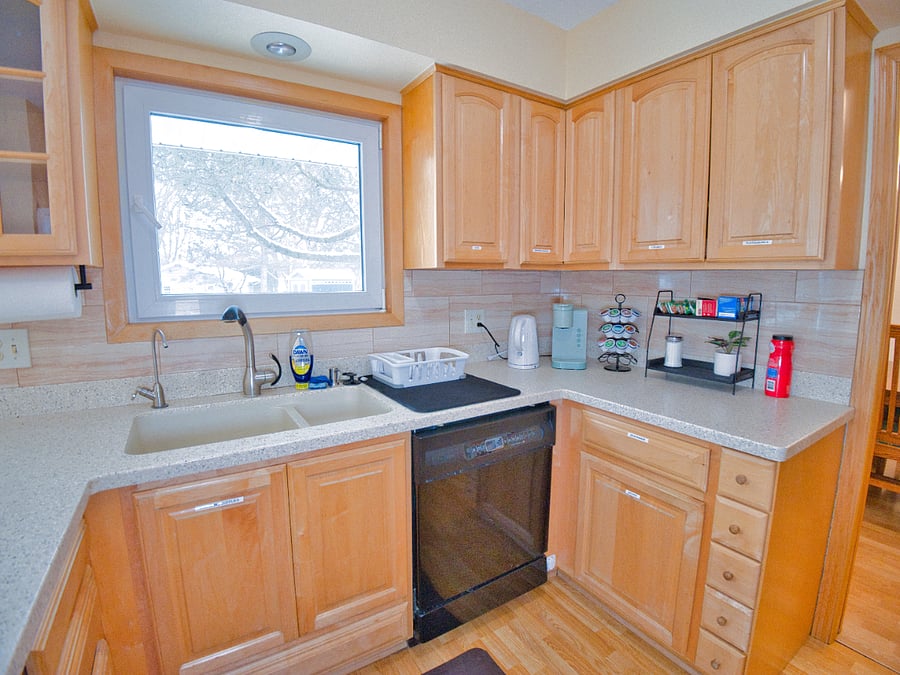 Fuel your mornings with ease! Our kitchen is equipped with a coffee maker and tea kettle, so you can start your day with your favorite brew. Enjoy a cozy cup while planning your adventures or winding down after your day ends. A warm welcome awaits!