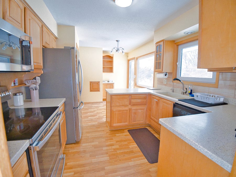Our spacious kitchen is equipped with a reverse osmosis waterspout and other appliance to help you make your favorite dish. A warm welcome awaits!