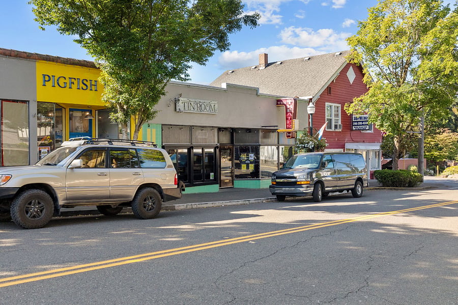 Close Proximity to Old Towne Burien with Great Restaurants