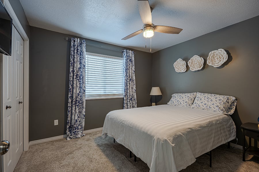 Guest room1 queen bed
