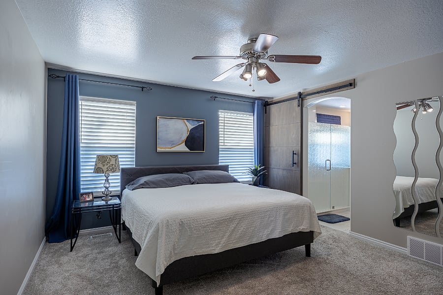 Primary bedroom - king