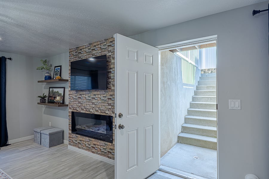 Basement family room with Walkout Basement