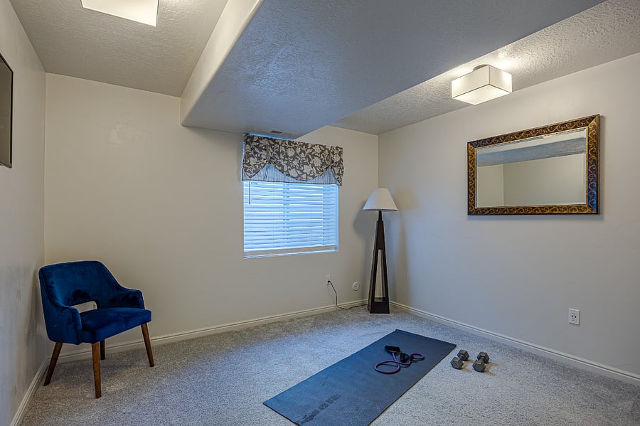 5th bedroom with blowup mattress