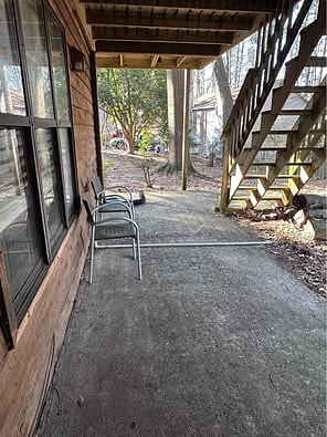 Side patio