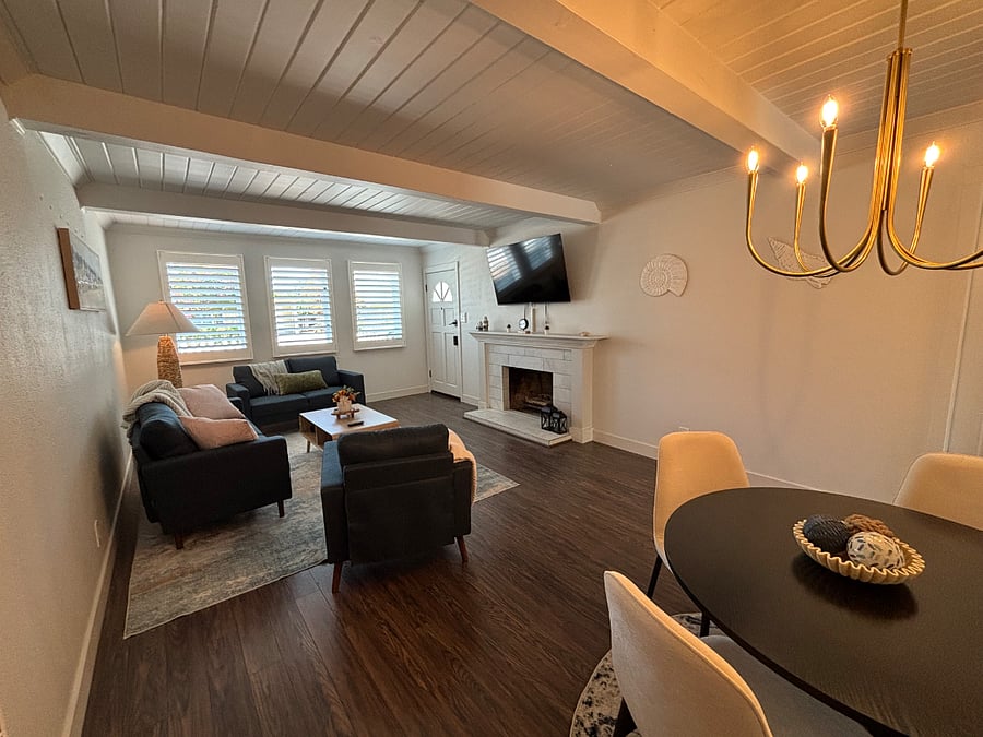 Living Room/Dining Area