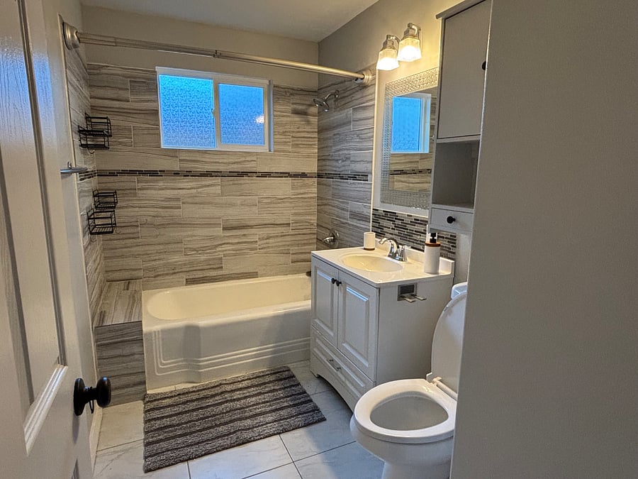 Full Bathroom