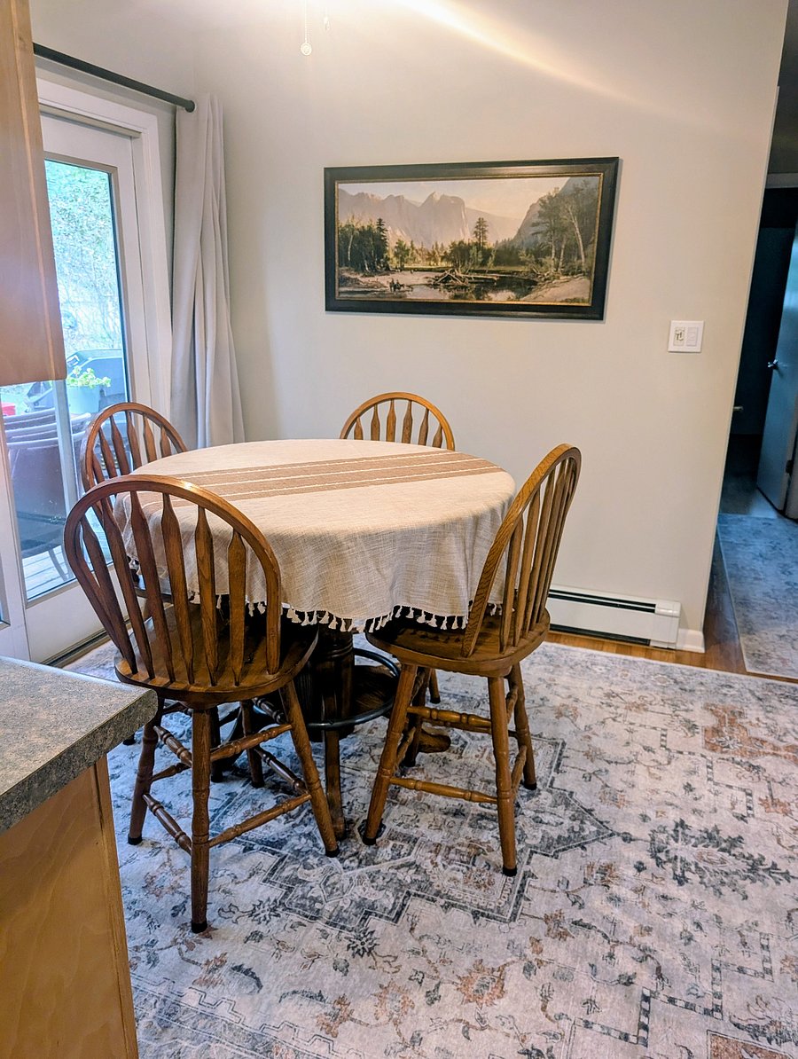 dining room for 4