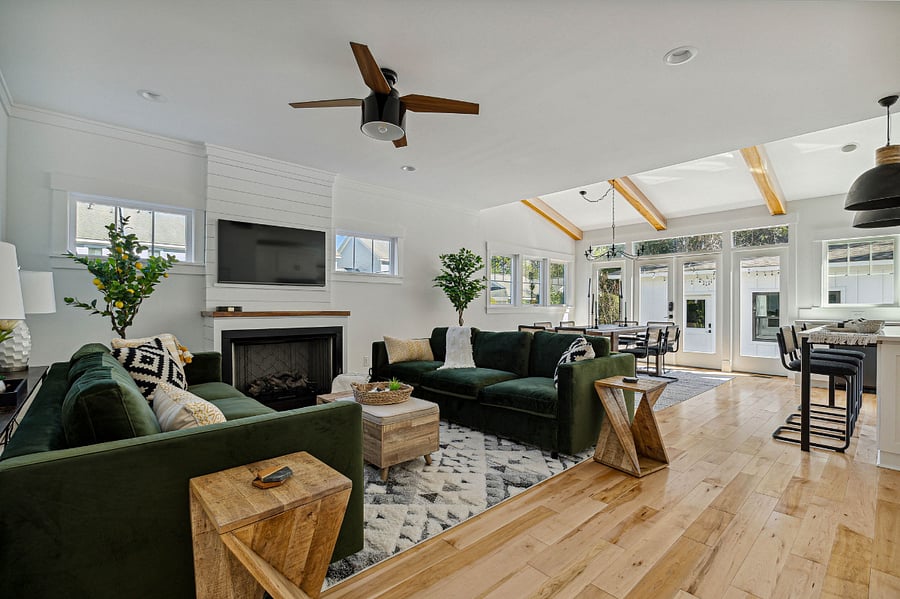 Living area / Dining area