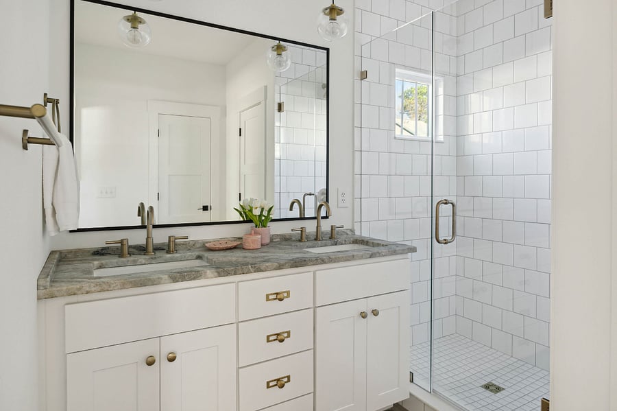 ensuite primary bathroom