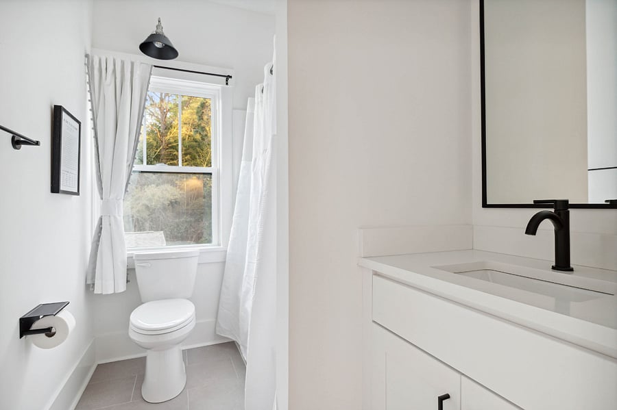 upstairs full bathroom