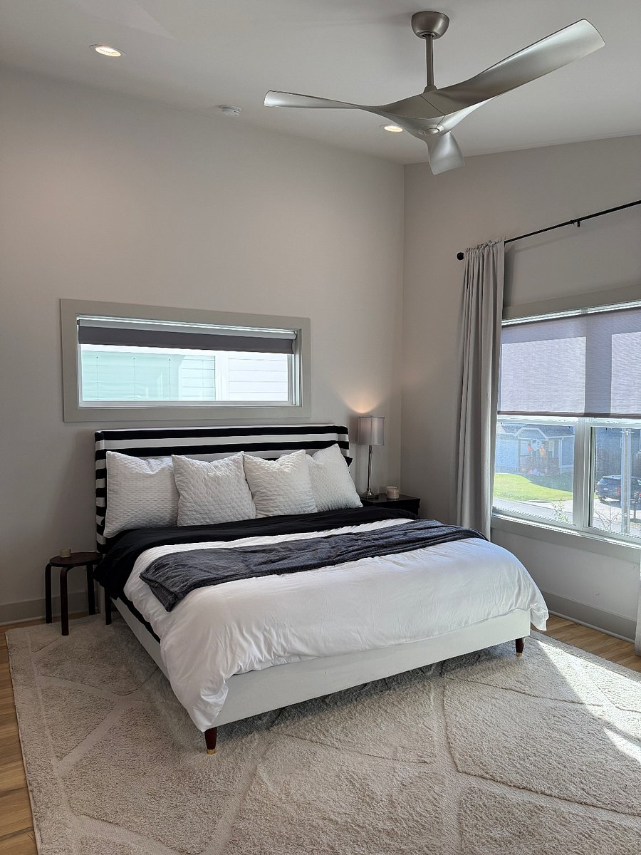 Bedroom 1- king bed