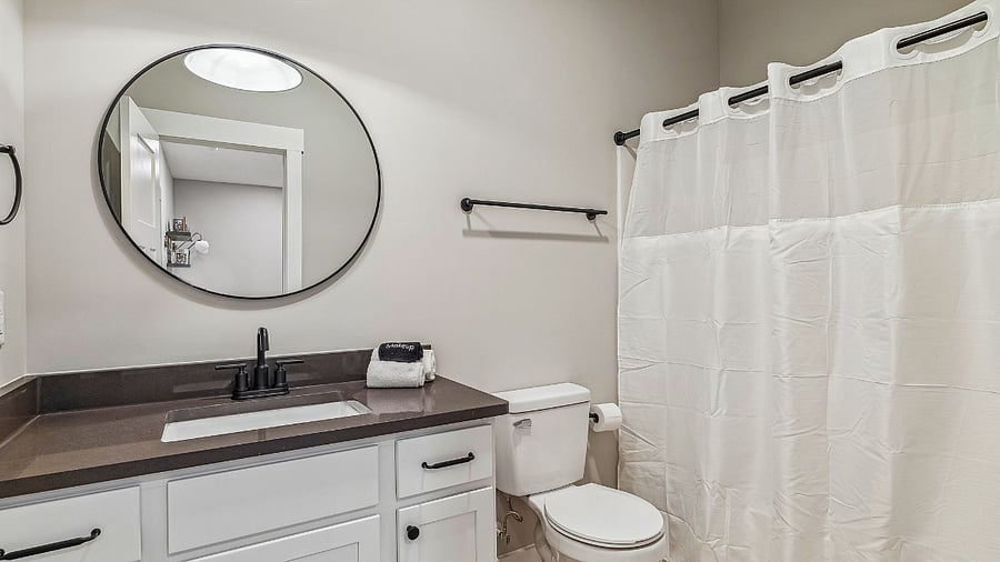 Upstairs full bathroom