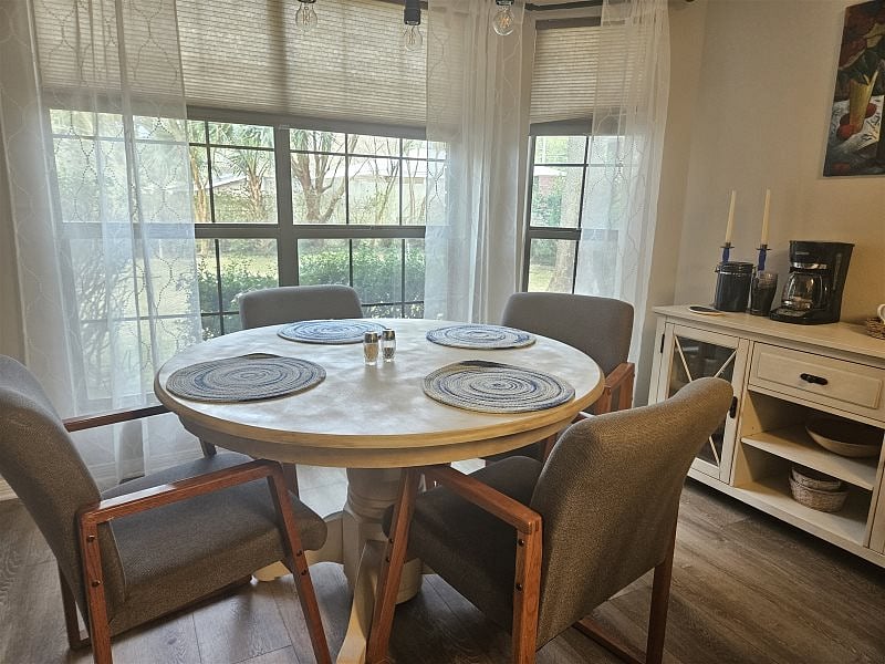 Breakfast nook