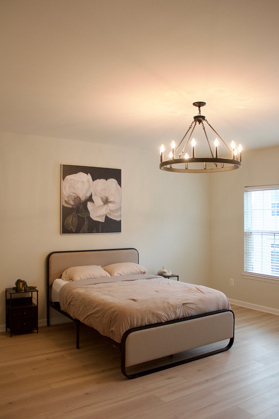 Master Bedroom, queen