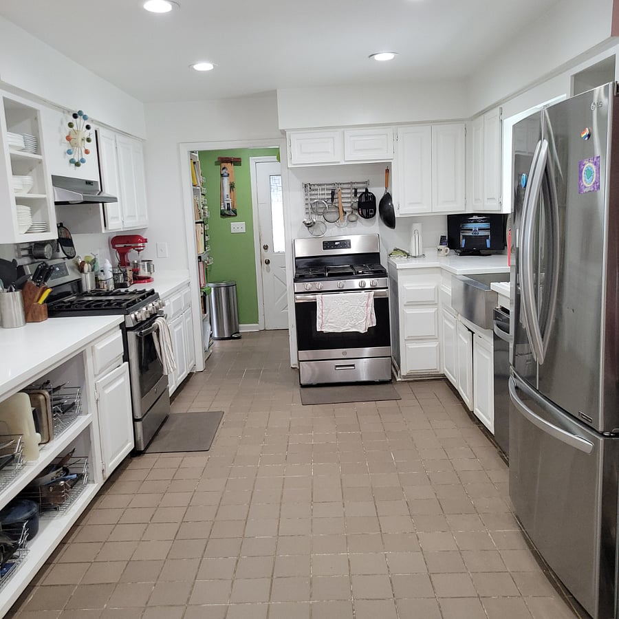 Fully equipped kitchen