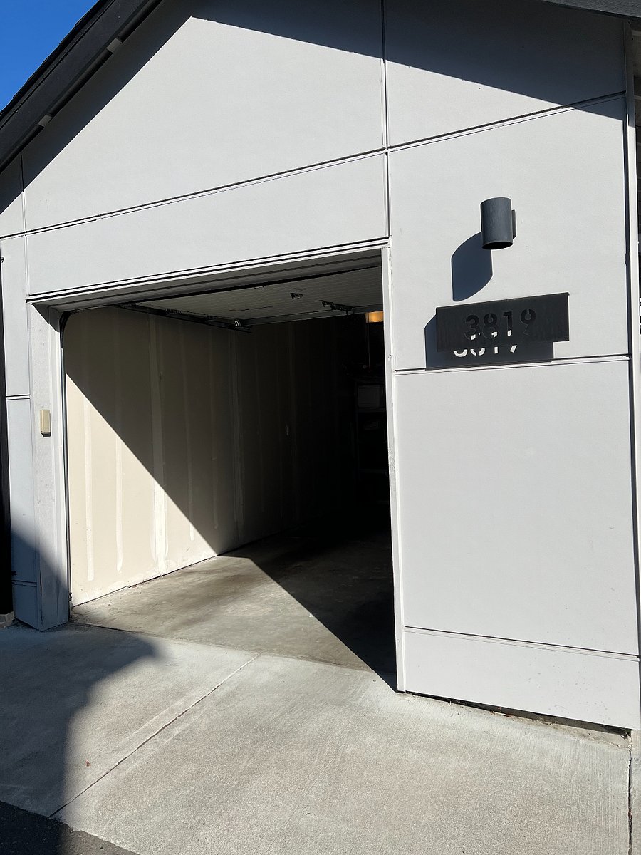 1-car garage