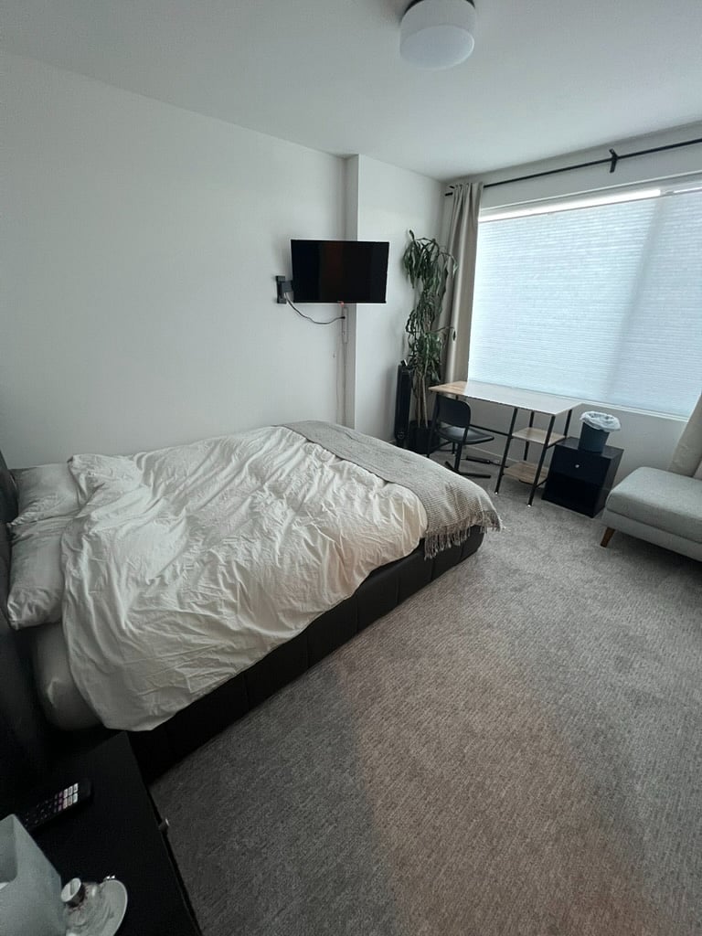 Guest bedroom 1 (2nd floor)