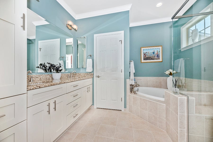 1st floor suite bathroom