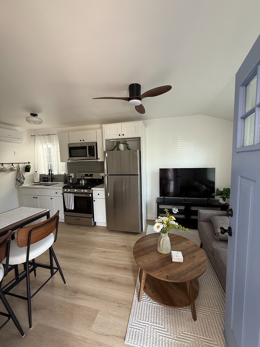 Full size refrigerator, gas stove, microwave, smart TV