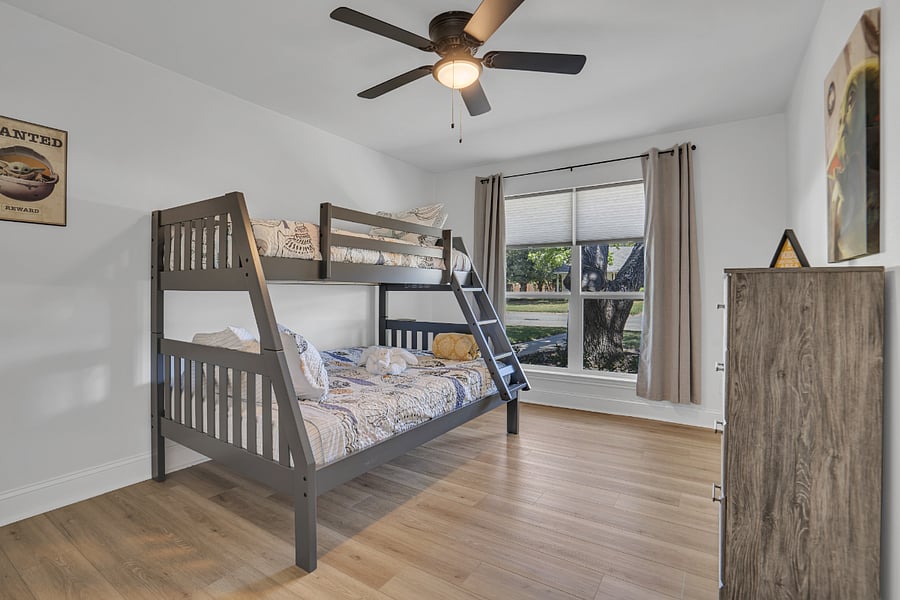 Guest bedroom with twin over full size bunkbed