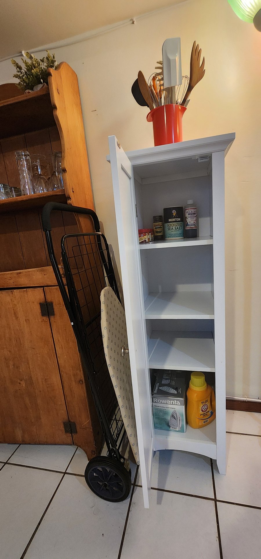 Grocery cart, reusable shopping bags, iron and ironing board, and various seasonings are included.