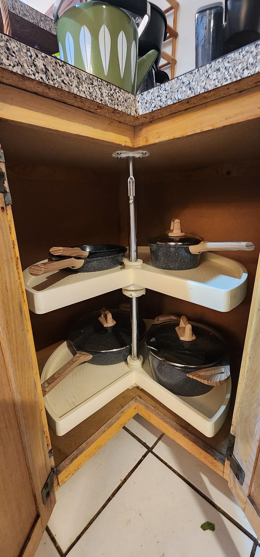Induction-safe pots and pans