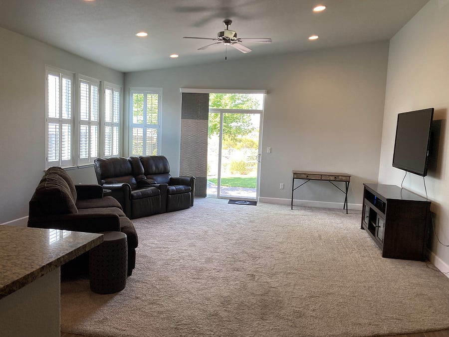 Large, open living room
Slider door to back yard/patio