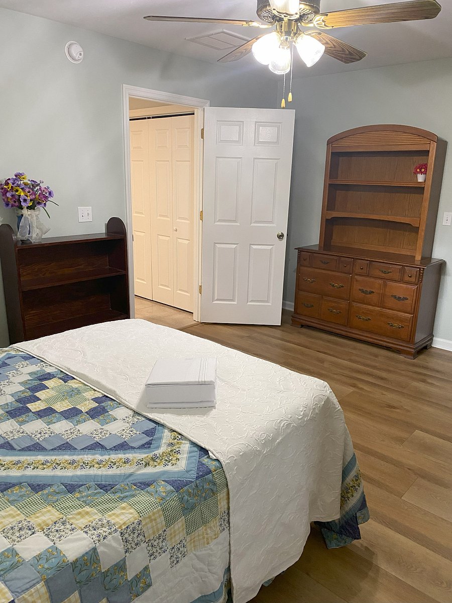 Bedroom with dresser.