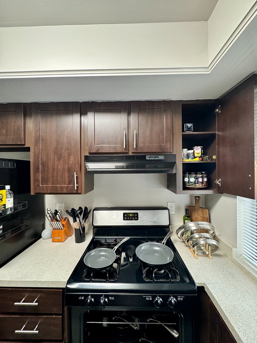 Full stocked kitchen with dishwasher, gas range, oven, full size fridge and all appliances.