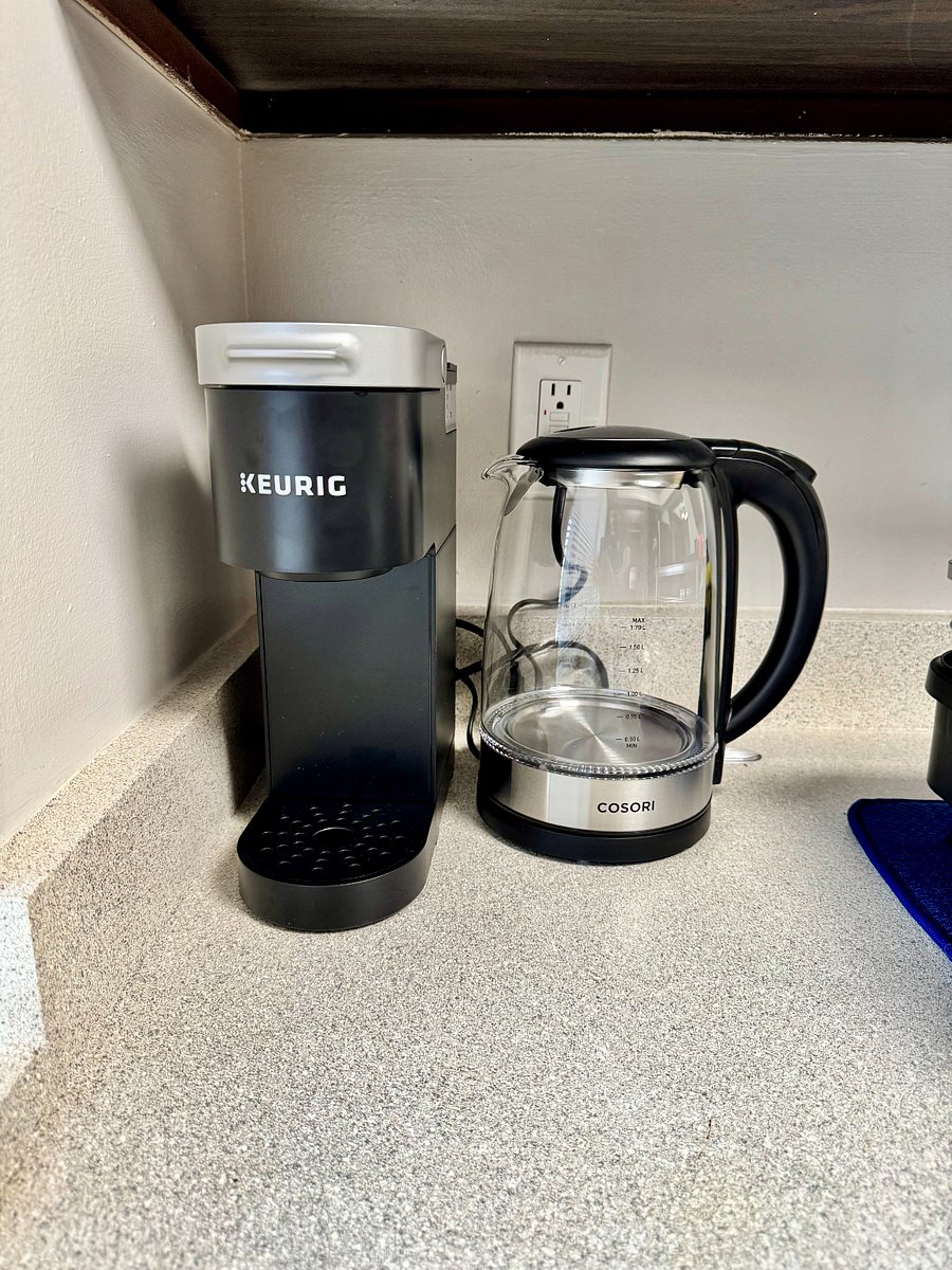 Full equipped for coffee or tea!