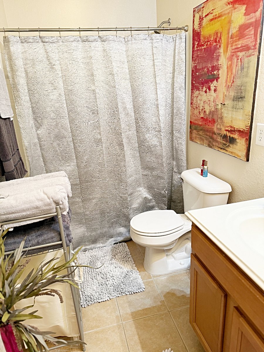 Your Cozy & Spacious Bathroom