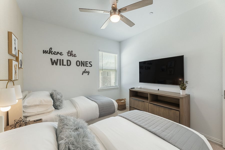 Comfortable third bedroom perfect for younger guests. Equipped with a 55" Smart TV, two twin beds with plush pillows, 400 thread-count sheets and memory foam mattresses, as well as a large walk-in closet.