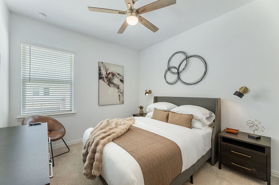 Beautiful secondary bedroom with 55" Smart TV, queen bed with memory foam mattress, 400 thread-count Egyptian cotton sheets, plush pillows and large walk-in closet.
