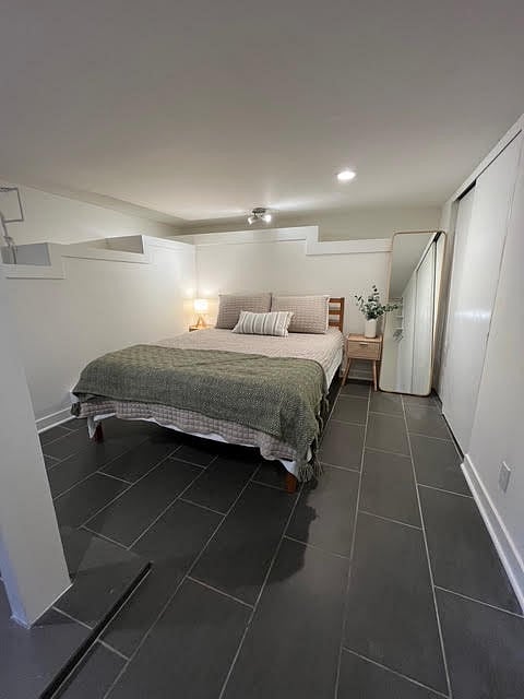 Queen size bed