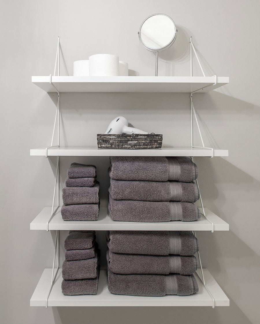 Ultra-soft bath towels, hand towels and washcloths (extra sets provided)