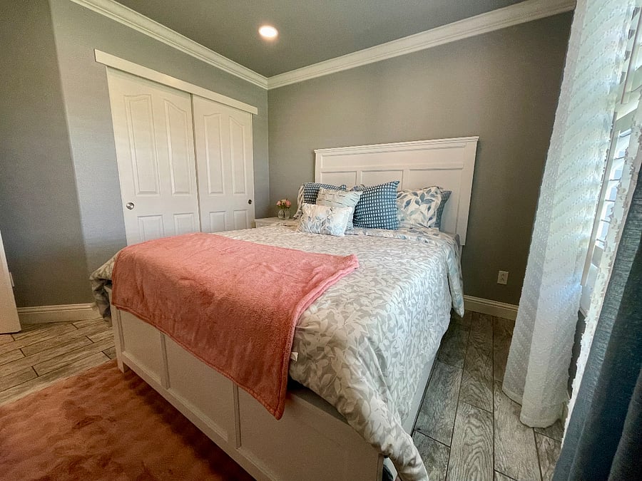bedroom 2 queen bed