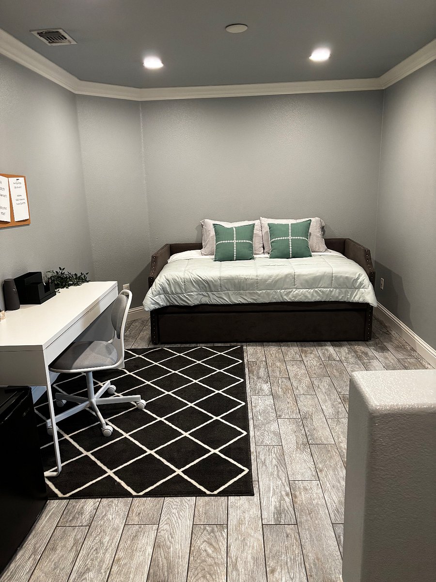 office/loft with a twin bed