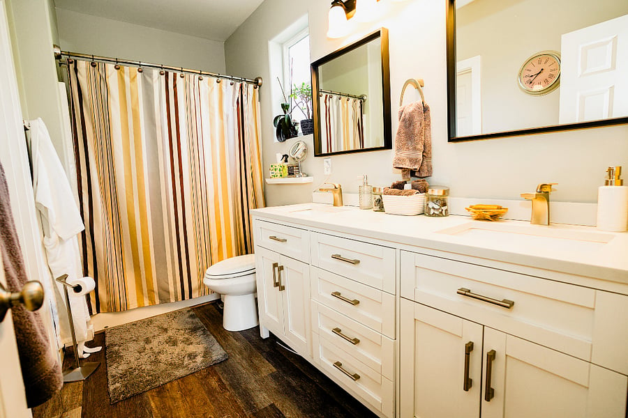 Primary bathroom (ensuite)