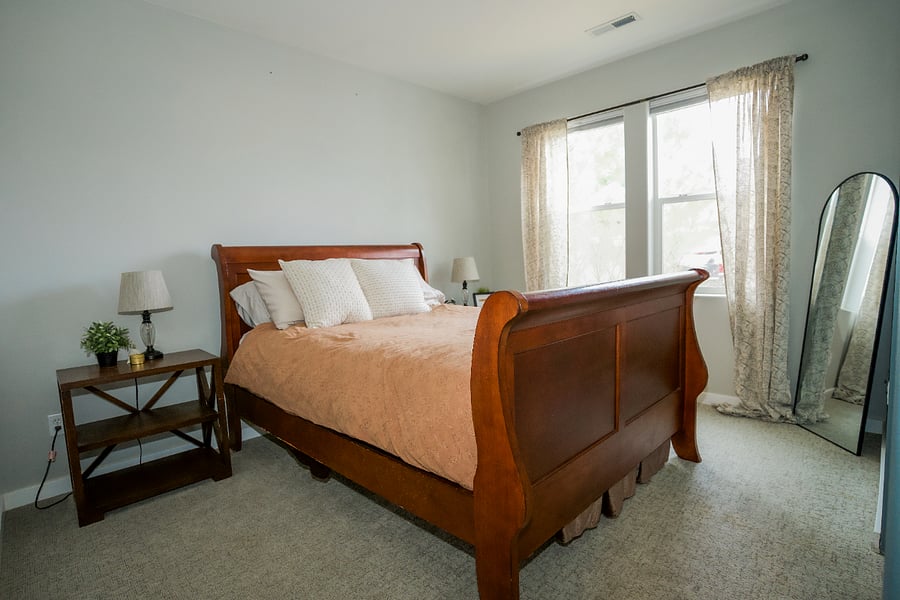 2nd bedroom with queen bed