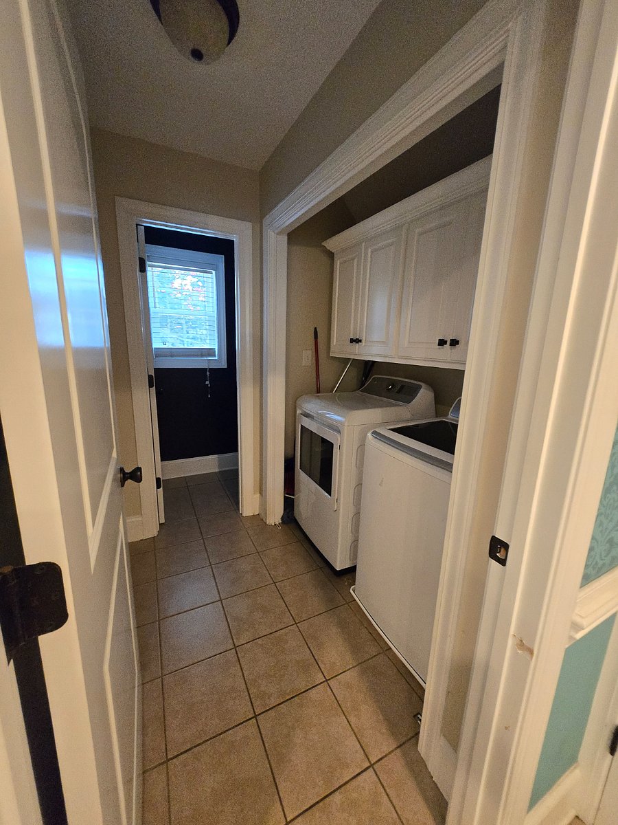 Shared laundry with washer and dryer