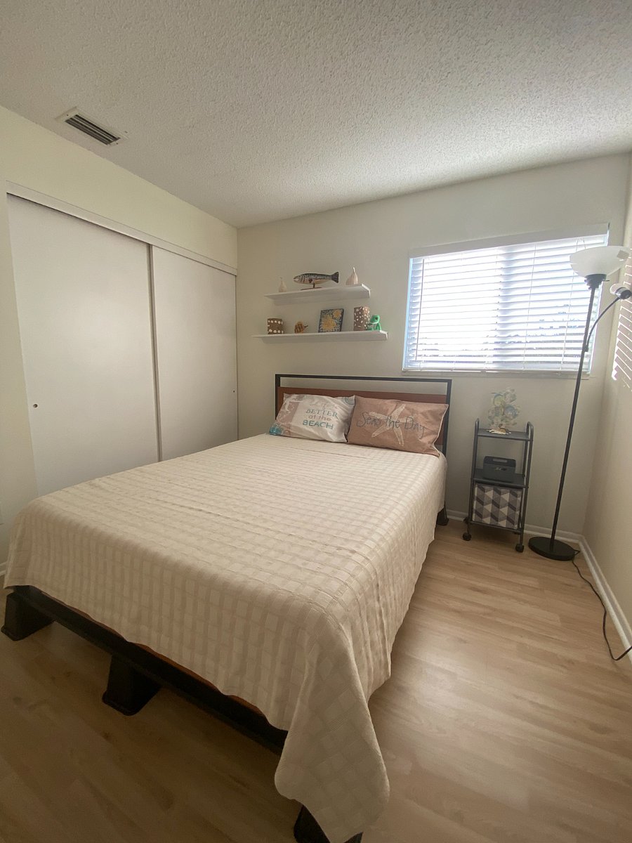 Bed 2 with queen size bed and closet