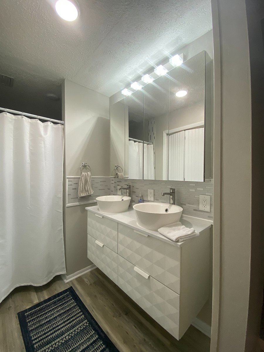 master bathroom with double sinks