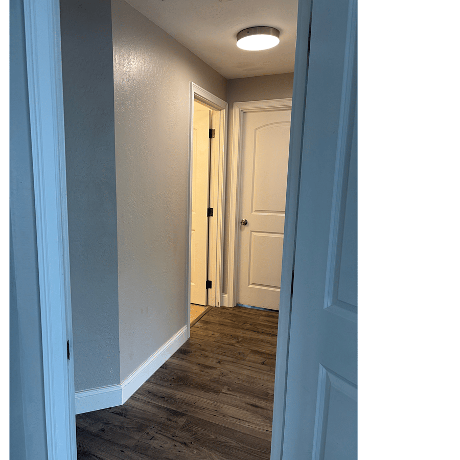 Hall way to bathroom 