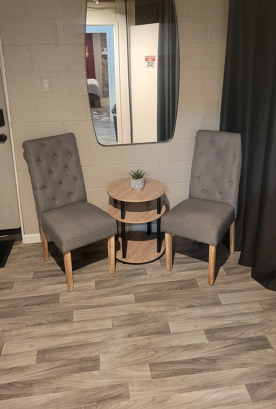 Sitting area in entryway