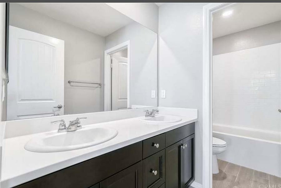 2nd floor shower and bathroom