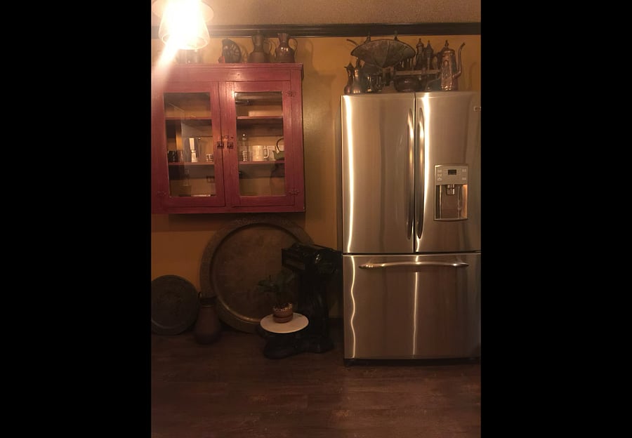 Another angle of the full kitchen.